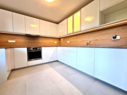 Pronájem domu/vily, 350 m²