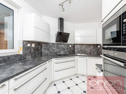 Pronájem domu/vily, 312 m²