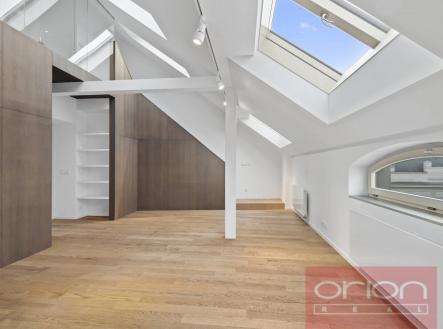 Pronájem bytu, 3+1, 130 m²