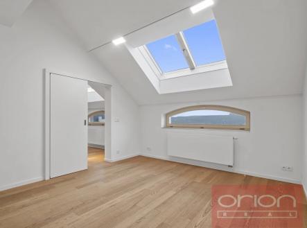 Pronájem bytu, 3+1, 130 m²