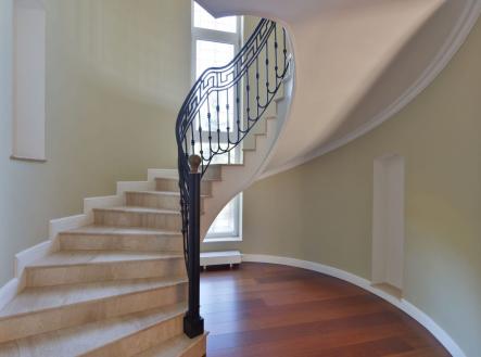 Pronájem domu/vily, 300 m²