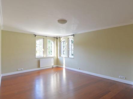 Pronájem domu/vily, 300 m²