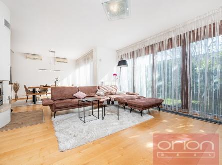 Pronájem domu/vily, 289 m² obrázek