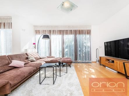 Pronájem domu/vily, 289 m²