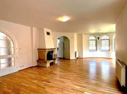 Pronájem domu/vily, 400 m²