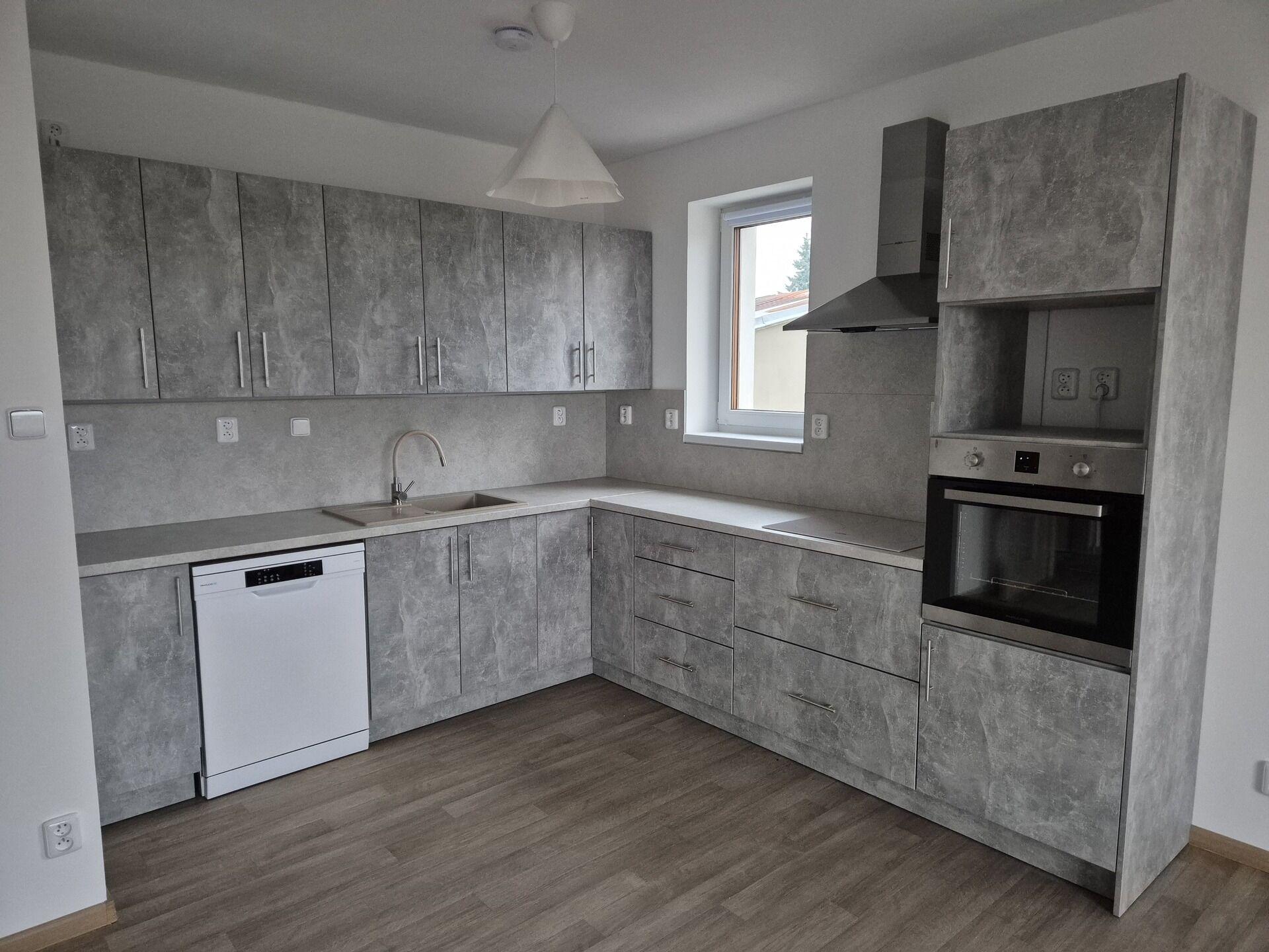 Pronájem moderního bytu 4+kk/2B ve Stochově, 99 m², novostavba, parkovací místo, zahrada