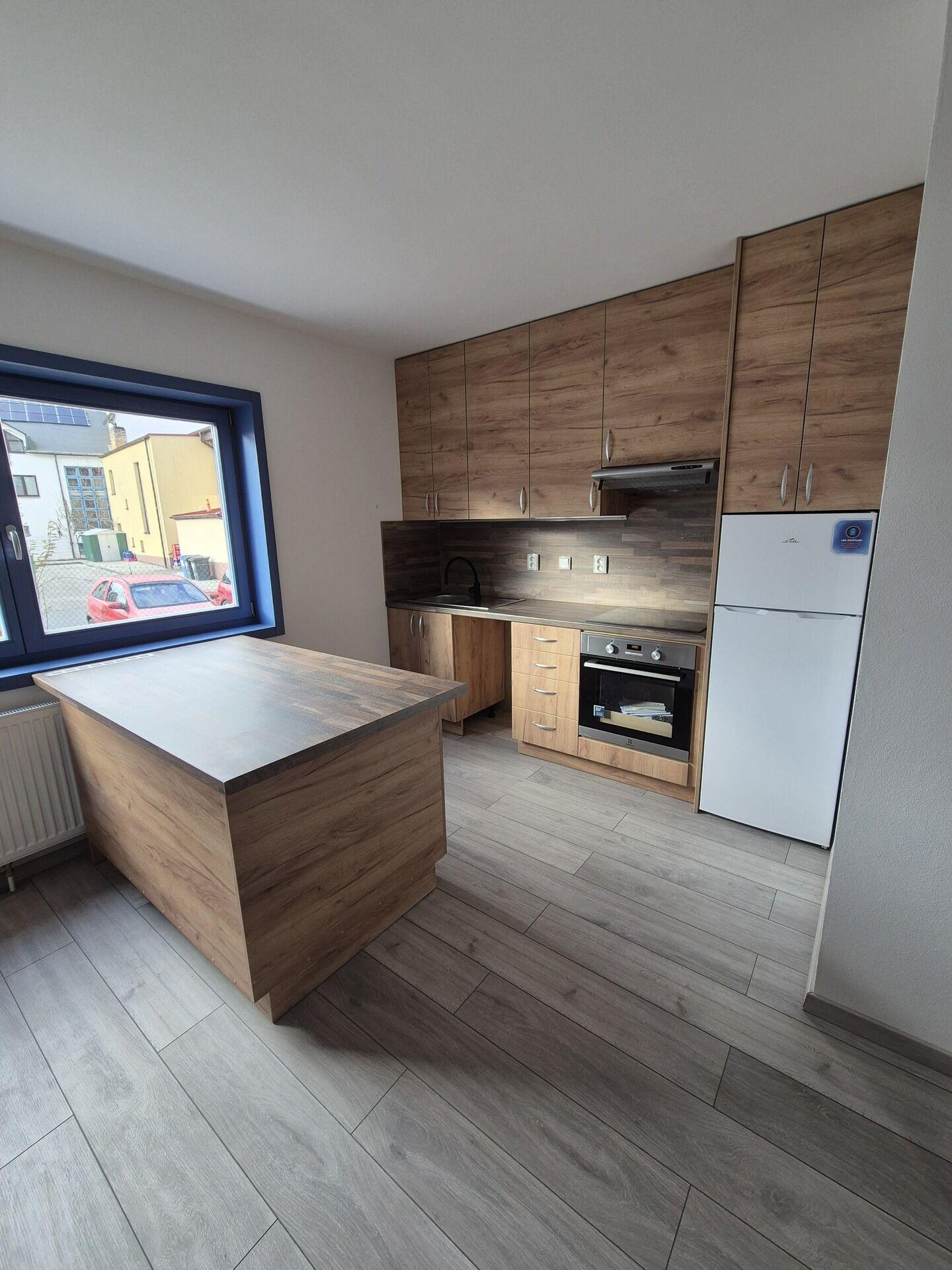 Pronájem novostavby rodinného domu 3+kk, 79 m², Tuchlovice