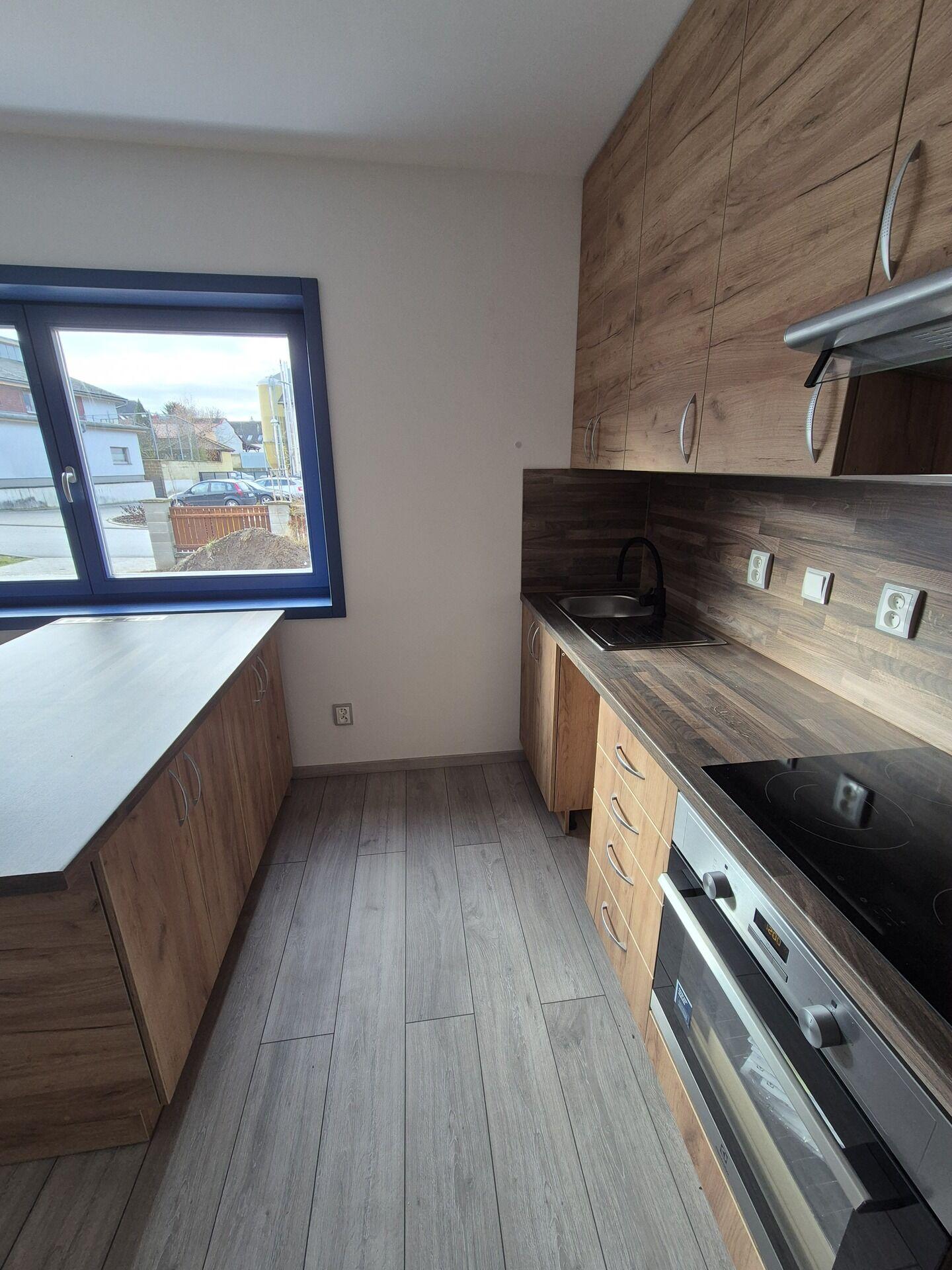 Pronájem novostavby rodinného domu 3+kk, 79 m², Tuchlovice