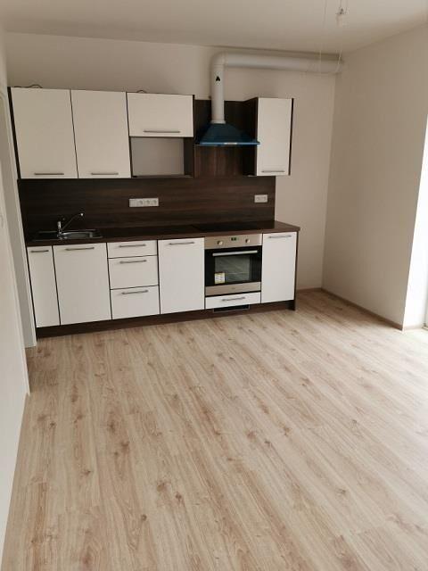 Pronájem bytu 2kk s balkonem, 40 m2, ul. Varšavská, Kladno - Kročehlavy