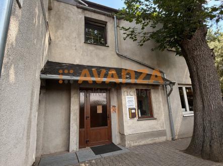 Prodej komerčního objektu, administrativní budova, 1 200 m²