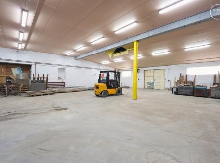 Pronájem - komerční objekt, sklad, 330 m²