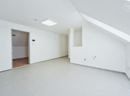 Pronájem - kanceláře, 72 m²