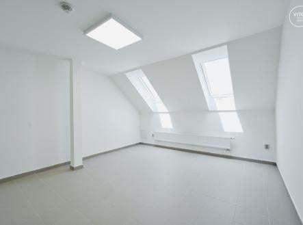 Pronájem - kanceláře, 72 m²