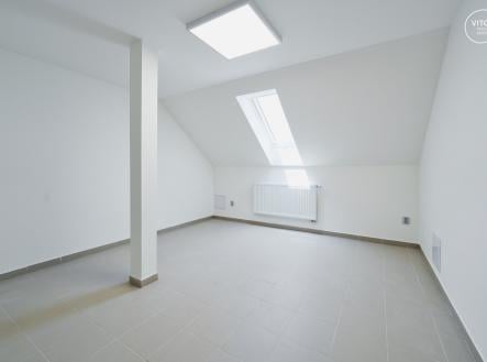 Pronájem - kanceláře, 72 m²