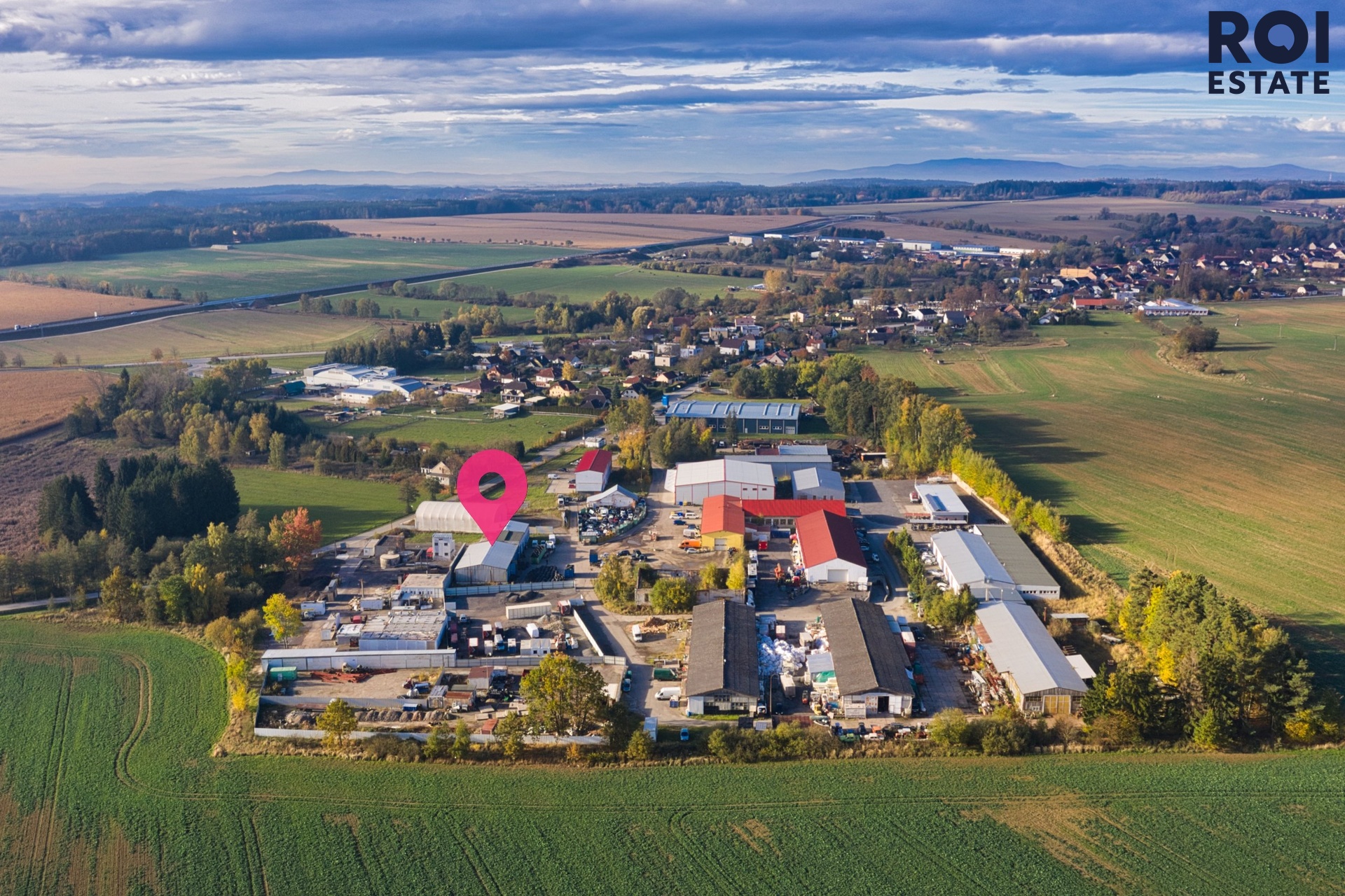 Prodej pozemku a areálu 2500 m², Lišov