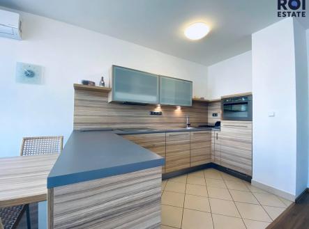 Pronájem bytu, 3+kk, 83 m²