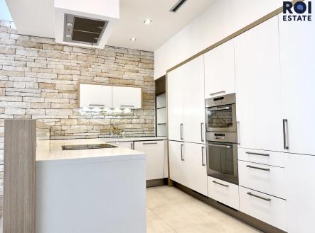 Pronájem bytu, 4+kk, 139 m²