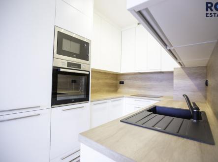 Pronájem bytu, 2+kk, 68 m²