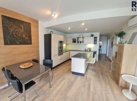 Pronájem bytu, 3+kk, 110 m²