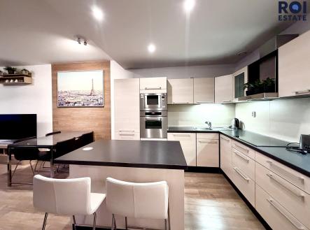 Pronájem bytu, 3+kk, 110 m²