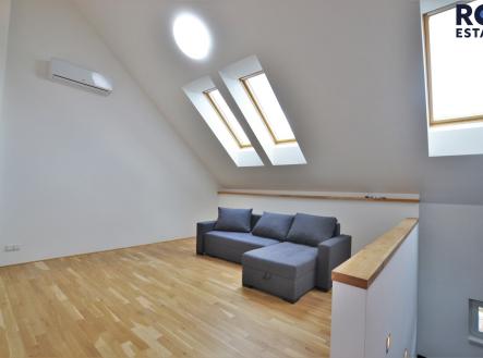 Pronájem kanceláře, 100 m²