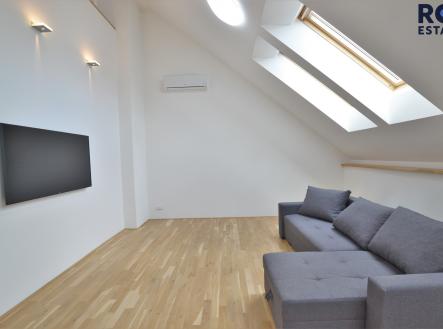 Pronájem bytu, 4+kk, 100 m²