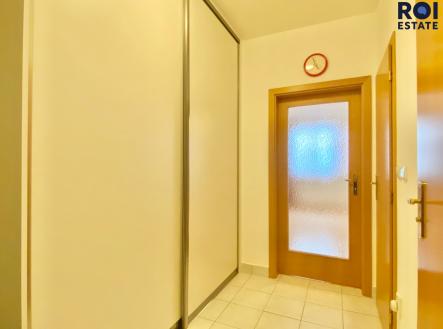 Pronájem bytu, 1+kk, 37 m²