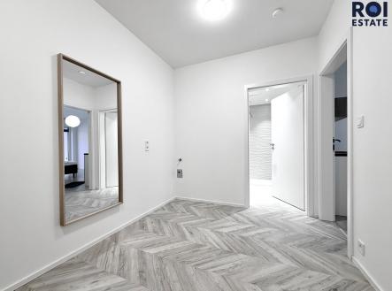 Pronájem bytu, 1+kk, 38 m²
