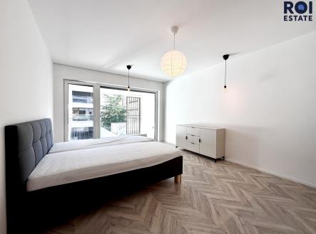 Pronájem bytu, 1+kk, 38 m²