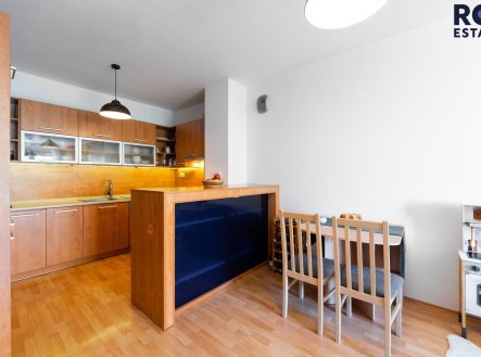 Prodej prosvětleného bytu 2+kk s balkonem a klimatizací - Brno, Komárov