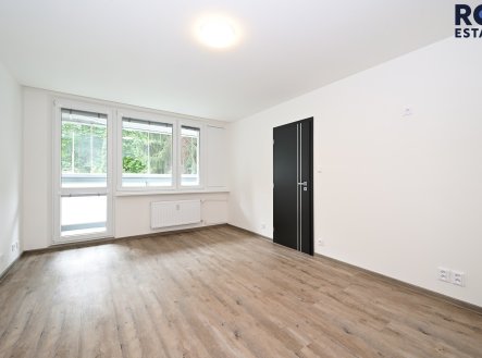 Prostorný byt 3+1 po kompletní rekonstrukci s velkou lodžií – Praha Stodůlky