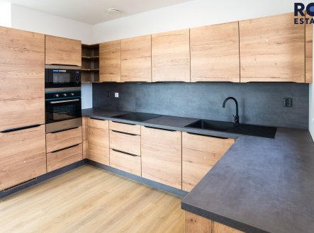 Pronájem bytu 4+kk 96 m², s balkony a parkovacím stáním, Kladno - Kročehlavy