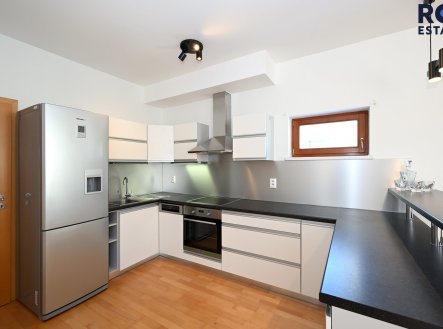 Pronájem bytu 3+kk 75 m² s klimatizací a parkovacím stáním, Praha - Smíchov