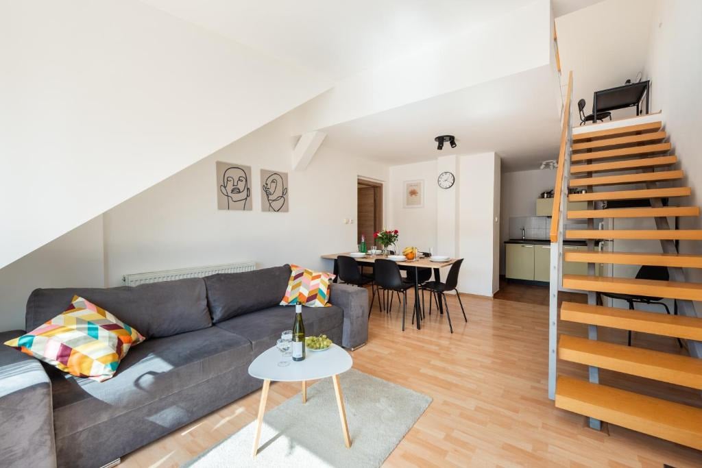 Luxusní mezonetový byt 4+kk, 120,57 m² s terasou, v atraktivní lokalitě Smíchov, Praha