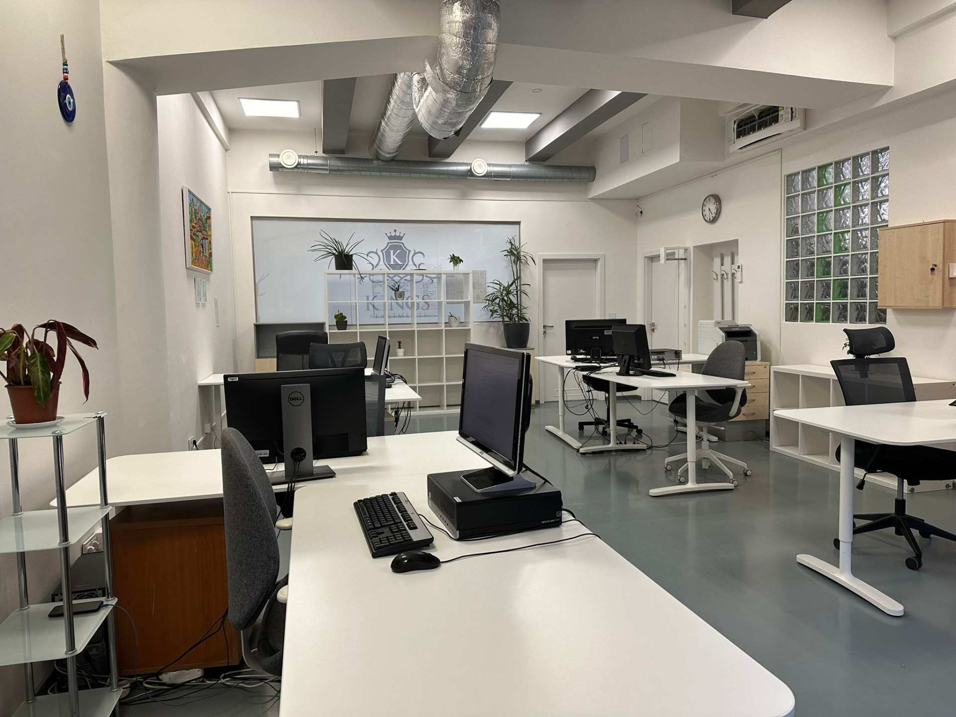 Kancelář/obchod/salon 74 m2 s vitrínou, Křižíkova