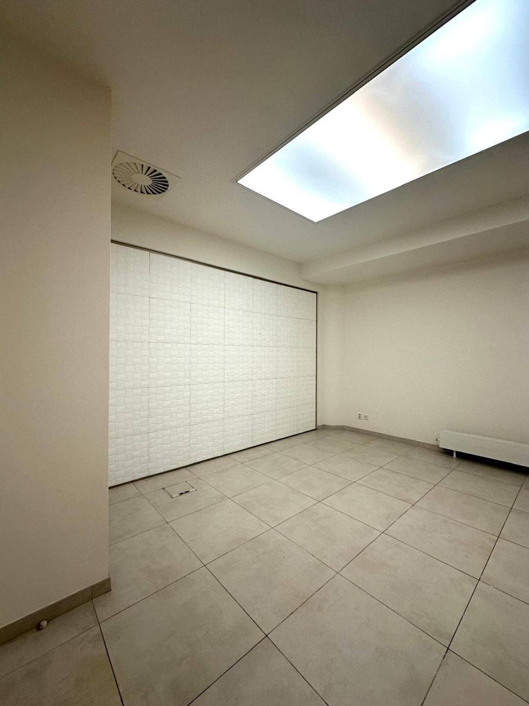 Kancelář/studio u metra Karlín na pronájem