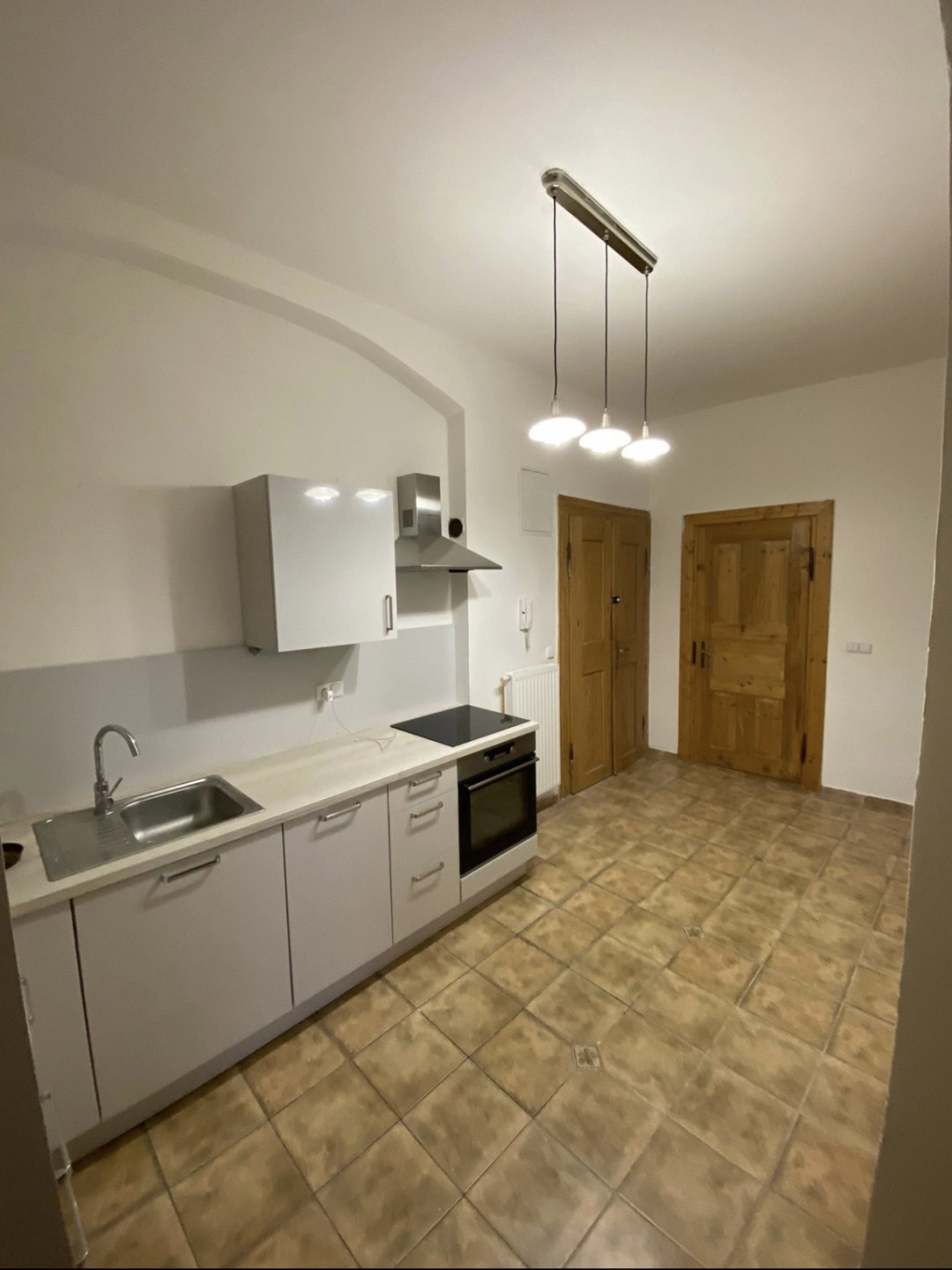 Pronájem slunného bytu 2+1 v domě přímo na Velkém náměstí v Hradci Králové