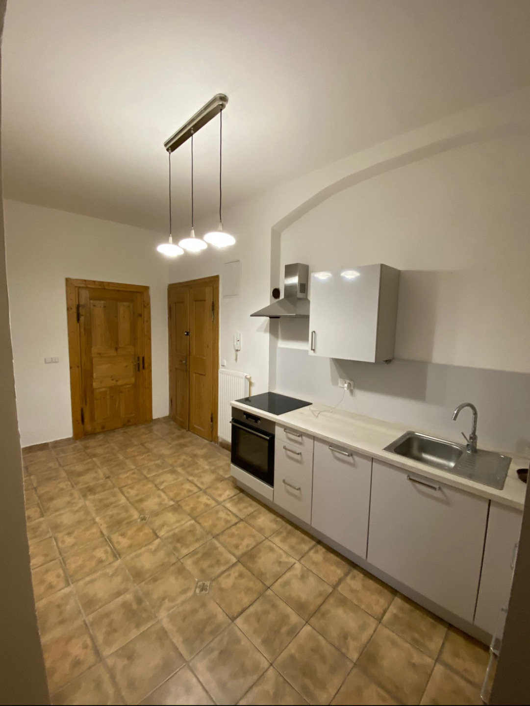 Pronájem slunného bytu 2+1 v domě přímo na Velkém náměstí v Hradci Králové