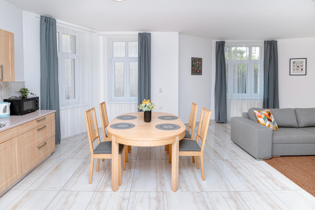 Pronájem prostorného bytu 3+kk (118m2) na Praze 9 - Dolní Počernice