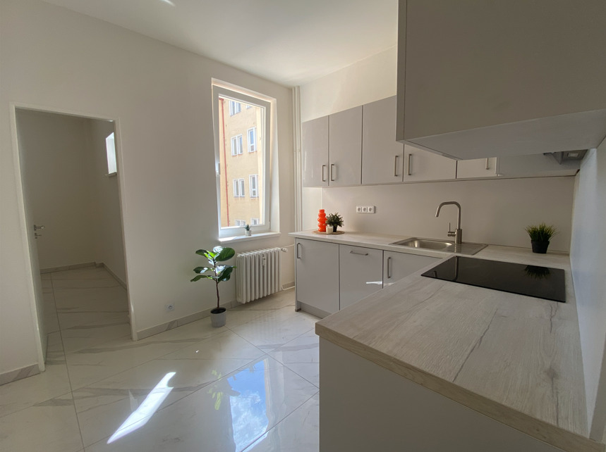 Pronájem prostorného bytu 2+1 po rekonstrukci, 74 m² – Karlovy Vary, ulice Koptova