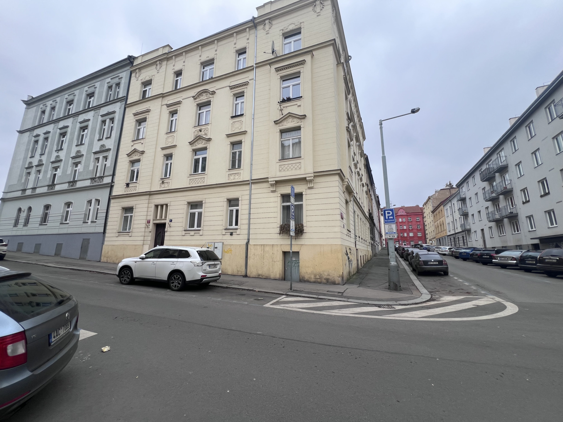 Pronájem komerčního prostoru 158m² Na Dědince, Praha 8 - Libeň