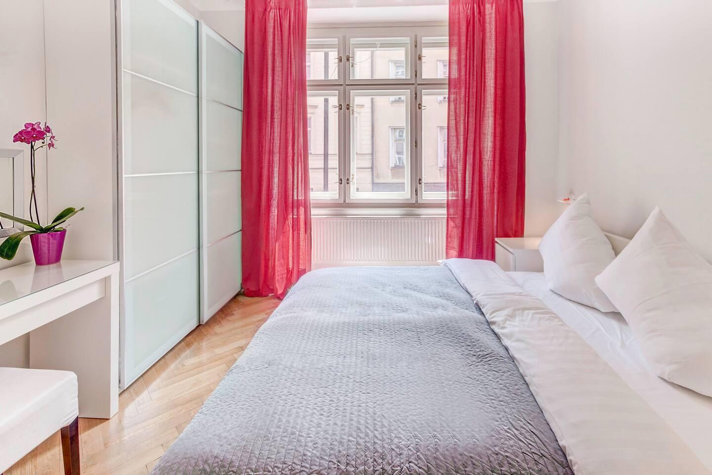 Krásný zařízený byt 2+1 v centru Prahy