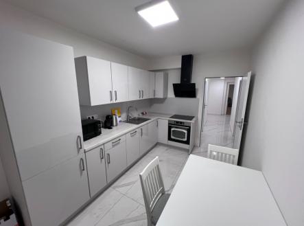 Pronájem bytu, 2+1, 74 m²