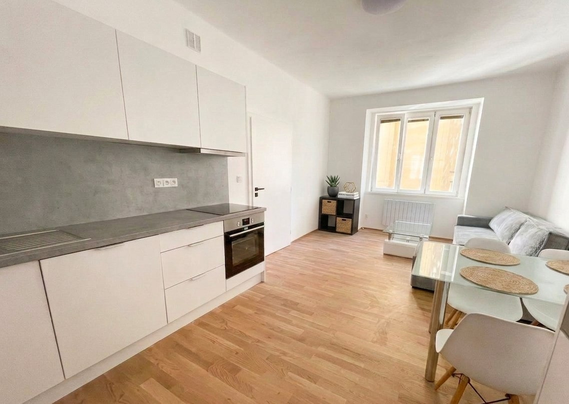 Pronájem bytu 2+kk, 55 m² | Praha 6 – Dejvice | Kompletně zrekonstruovaný byt u metra Dejvická
