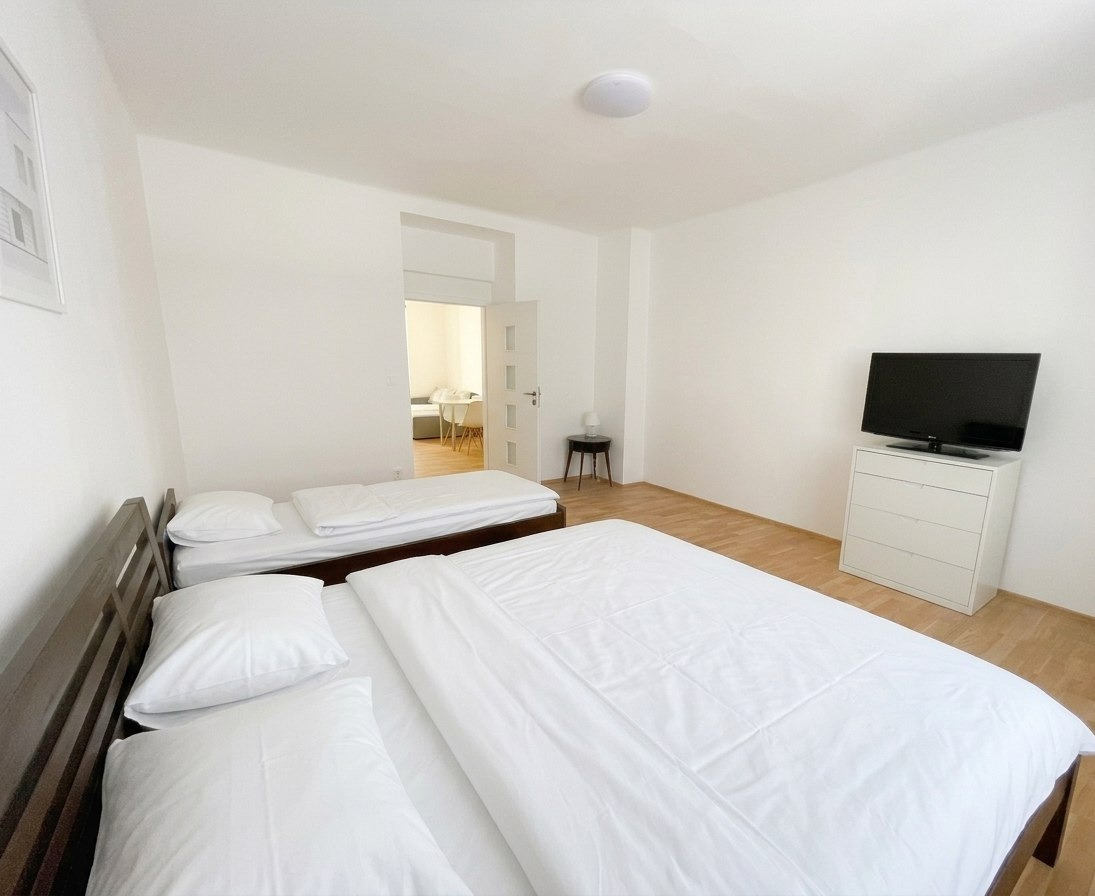 Pronájem bytu 2+kk, 55 m² | Praha 6 – Dejvice | Kompletně zrekonstruovaný byt u metra Dejvická
