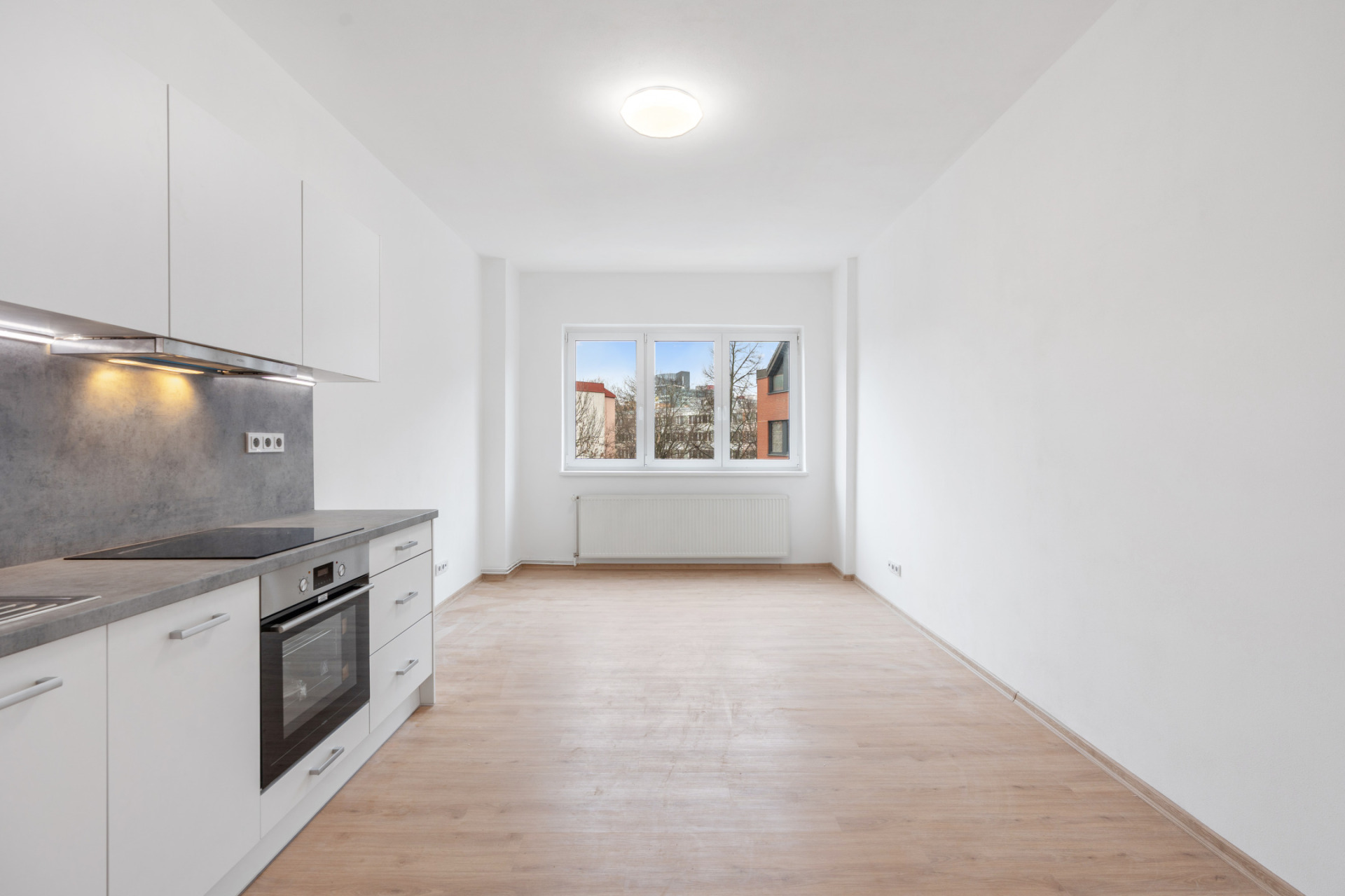 Pronájem zrekonstruovaného bytu 2+kk, 50 m² – Praha 4, Hanusova, metro Pankrác