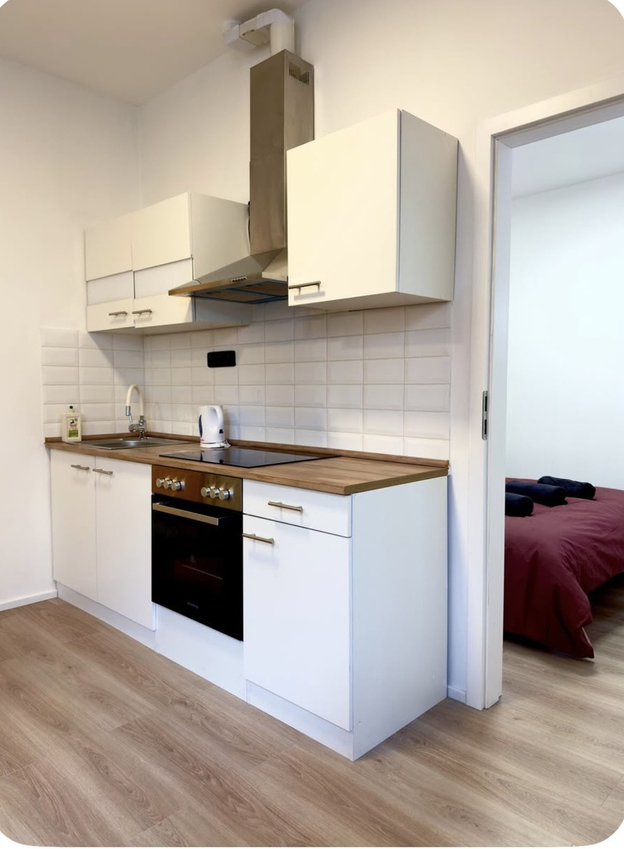 Pronájem nově zrekonstruovaného bytu 2+kk, 36 m² | Praha 8 – Karlín | 1 minuta od metra Křižíkova