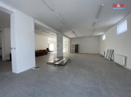 Pronájem - obchodní prostor, 390 m²