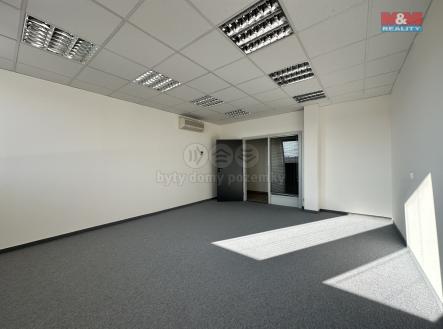 Pronájem kanceláře, 220 m²