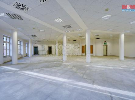 Pronájem - kanceláře, 292 m²